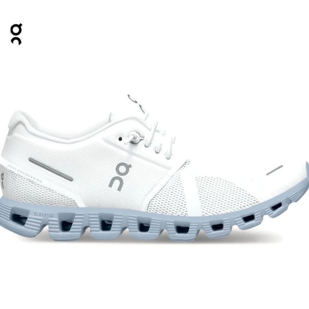NIB on cloud running Cloud 5 Women’s White/ Chambrey size 9